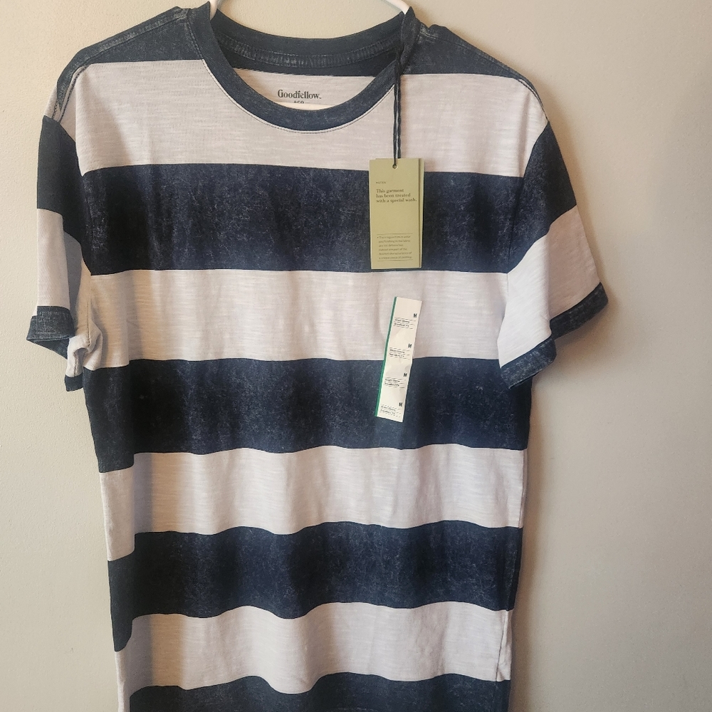Men's medium Goodfellow short sleeve